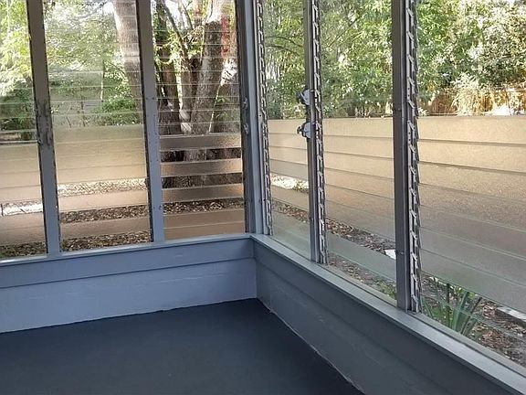 3rd image of 1018 NE 9th Ave