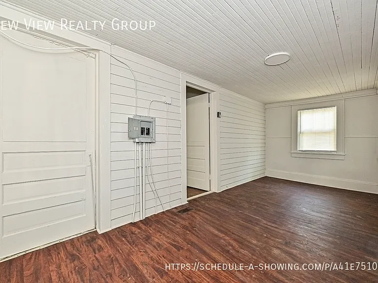 1025 Ambassador St — Photo 18