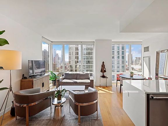 3rd image of 247 W 46th St APT 1602