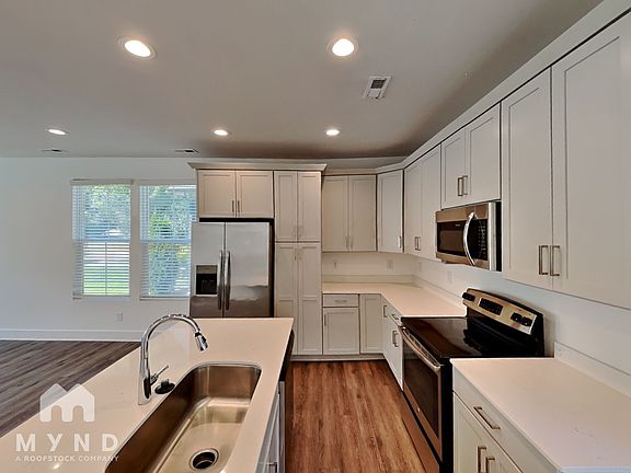 5th image of 3913 Ironwood St