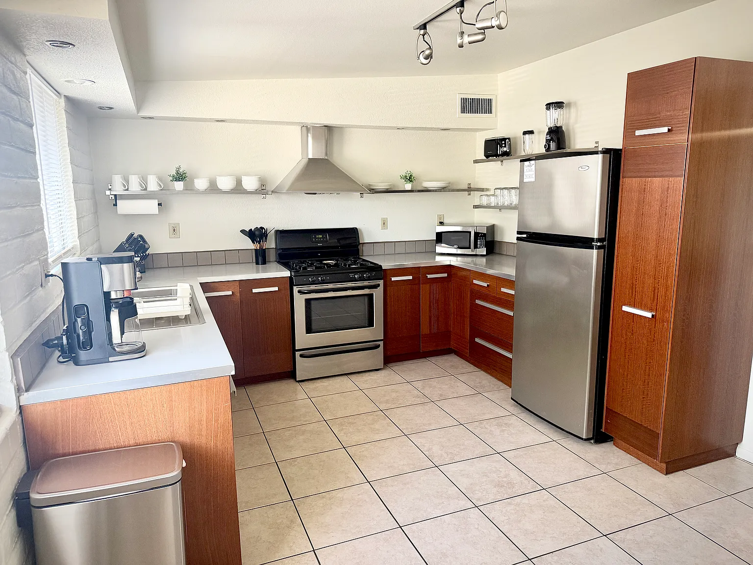3025 E Blacklidge Dr — Photo 4