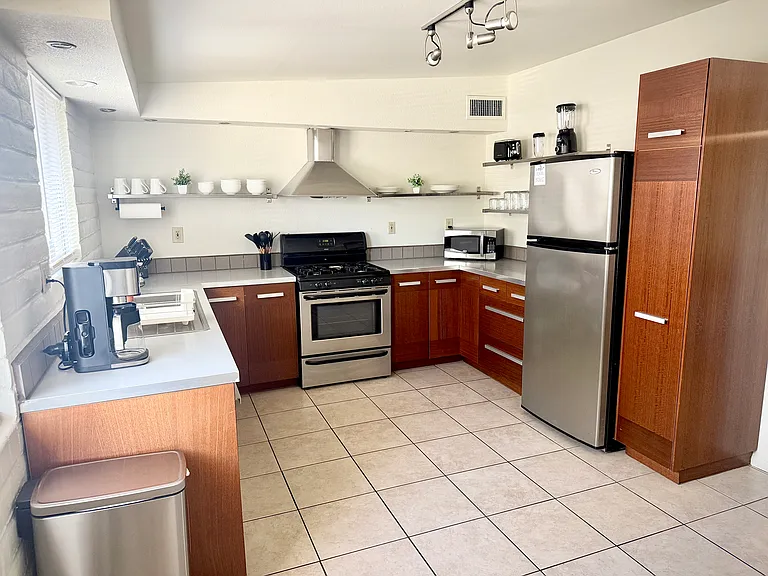 3025 E Blacklidge Dr — Photo 4