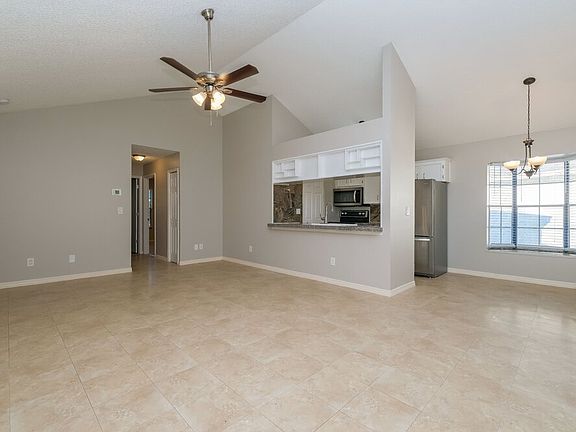 3rd image of 619 Bellingham Pl