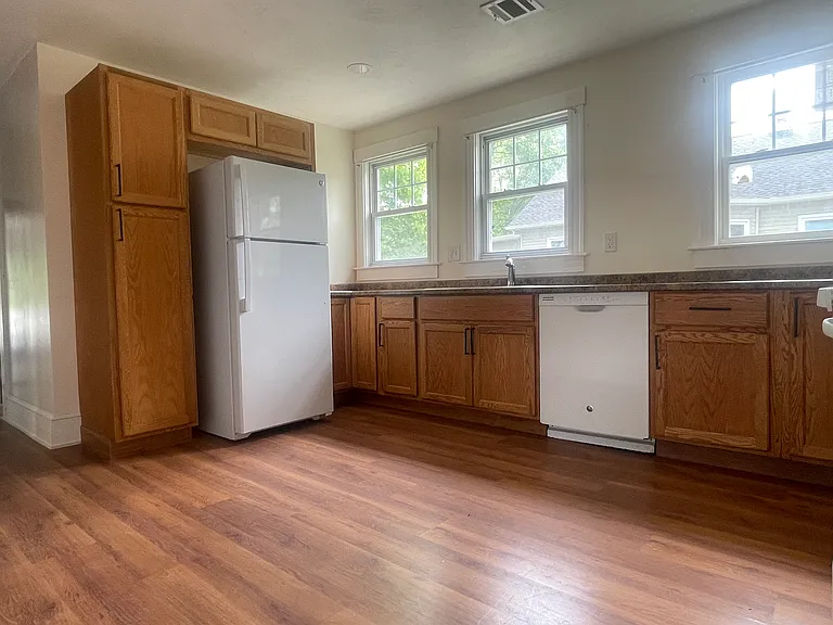 39 Brook St #2 — Photo 8