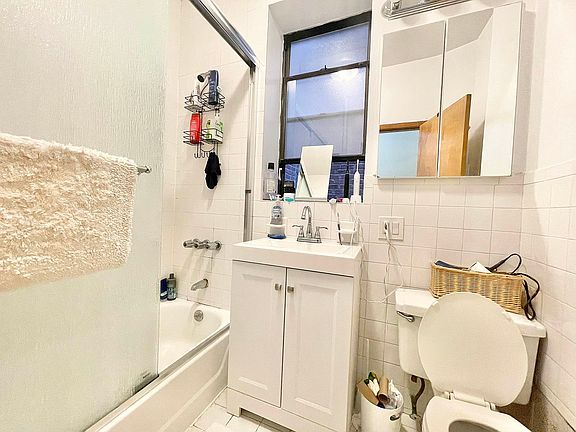 4th image of 459 Hudson St #2C