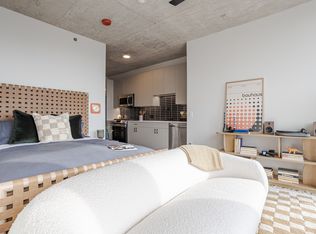 Flora, Chicago, IL 60607
