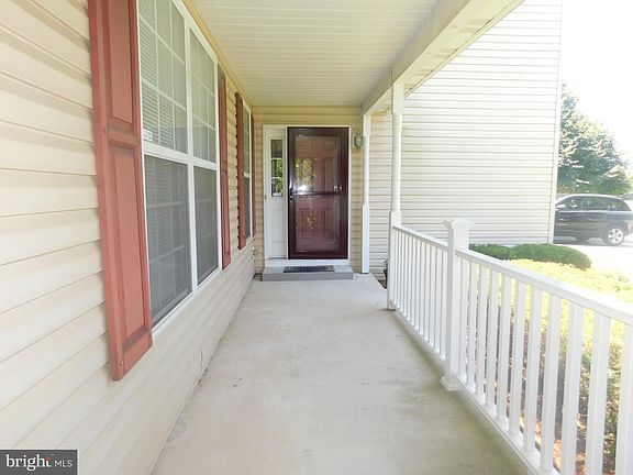 4th image of 104 N Governor Way