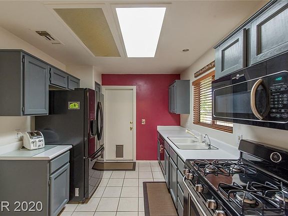3rd image of 2709 Vista Butte Dr