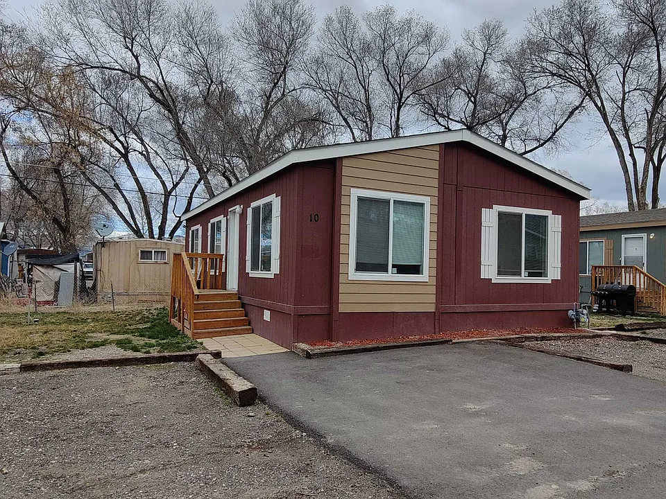 Beautiful 2 Bedroom, 1 Bath Ho