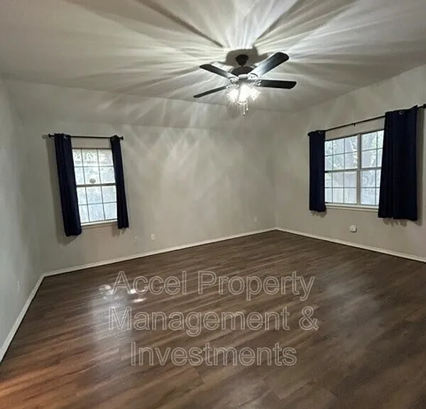 214 W 17th St — Photo 9