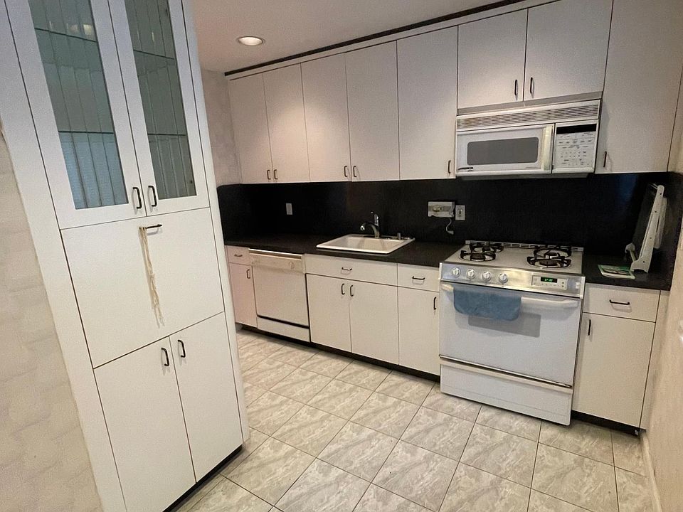 1st image of 598 Mayfair Dr S #1