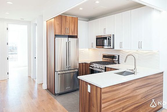 2nd image of 218 Bainbridge St #3
