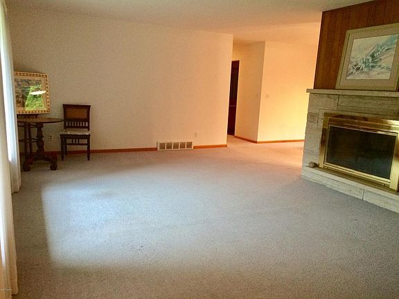 4th image of 1000 Carley Ln