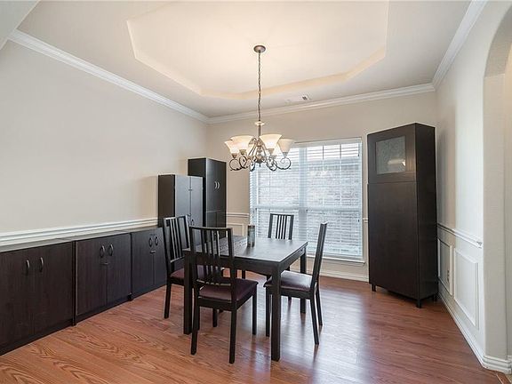 5th image of 885 Witherby Ln