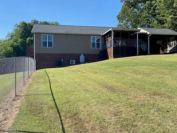 3rd image of 168 Underwood Dr