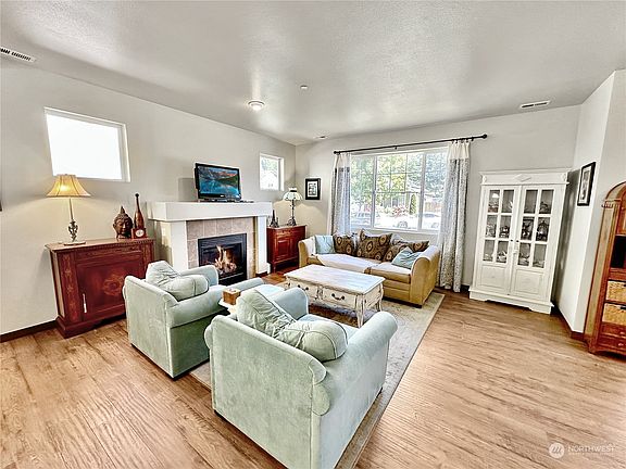 5th image of 7542 Brianna Court SE