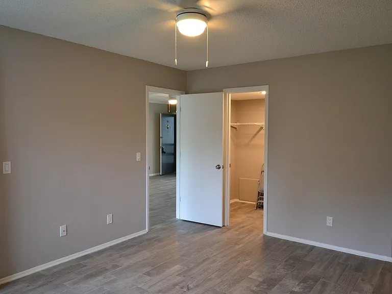 135 W Cypress Ct — Photo 18