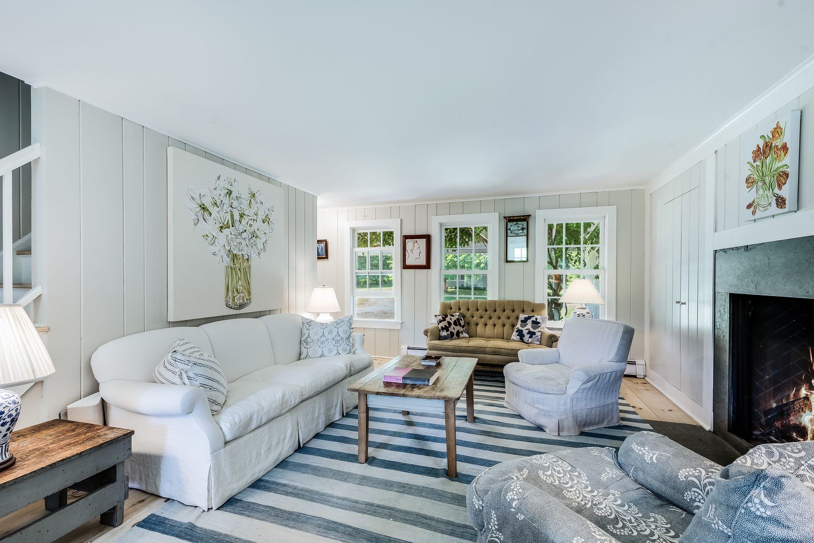  Farmhouse Living Room With Fireplace