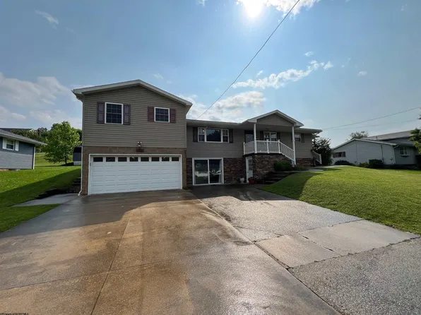 111 3rd St, Shinnston, WV 26431