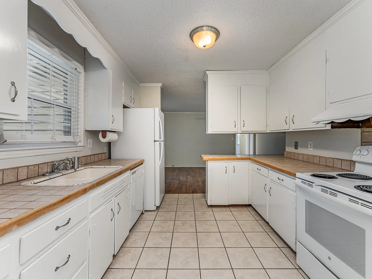 3252 Northampton Drive — Photo 2