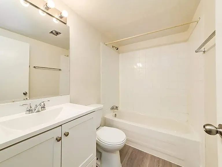 4802 53rd St #4 — Photo 8