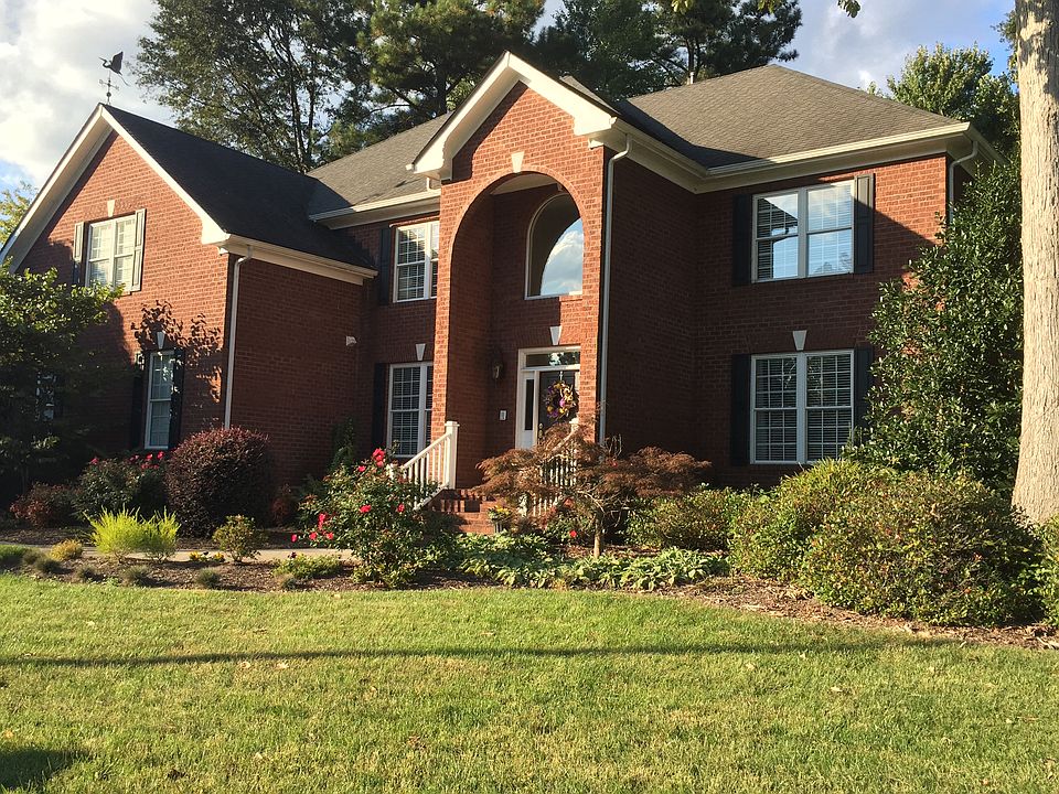 1st image of 824 Clover Hill Ct