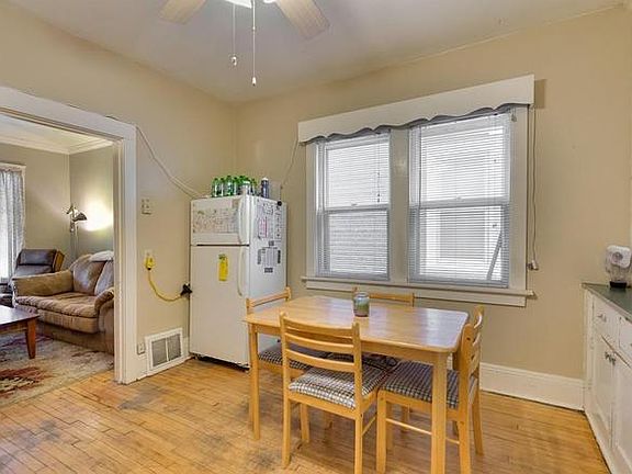 3rd image of 1131 E Meinecke Ave #1F