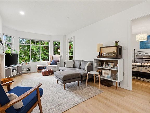 3rd image of 2059 Chesterfield Ave #411