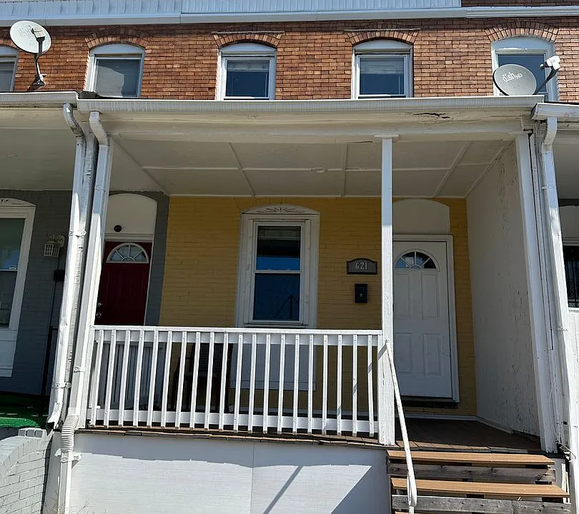 621 S Pulaski St