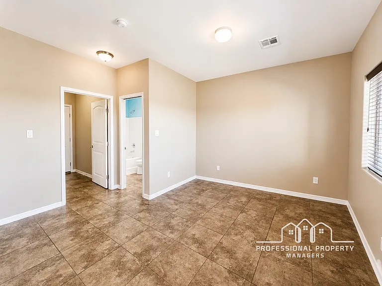 2845 W 31st Ln — Photo 10
