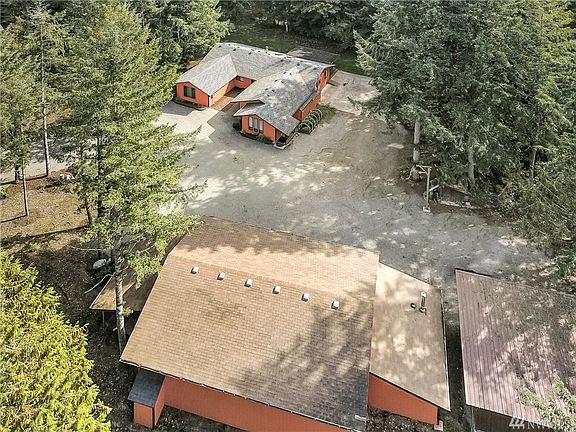 3rd image of 4133 Tennis Ct SW
