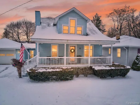 35 Pearl St, Oxford, MI 48371