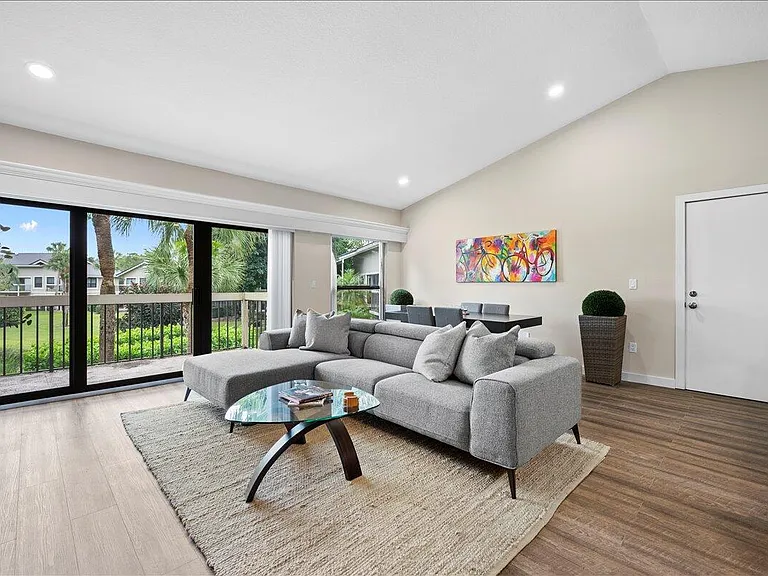 11863 Wimbledon Cir #542 — Photo 3