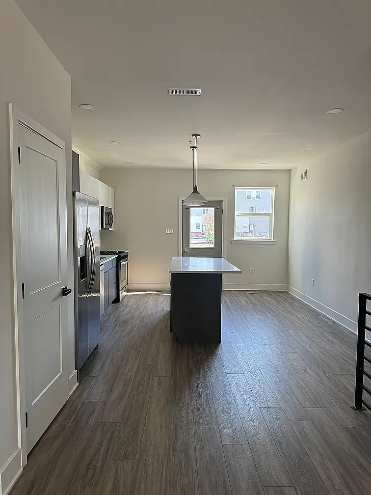 2 bed, $1,800 — Photo 3