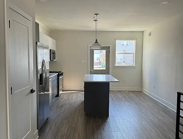 2511 E Tioga St #F8 — Photo 3