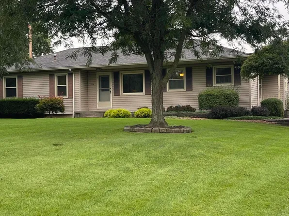 808 Kelley Dr, Wapakoneta, OH 45895
