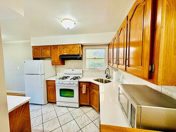 3rd image of 23-25 37th St #2