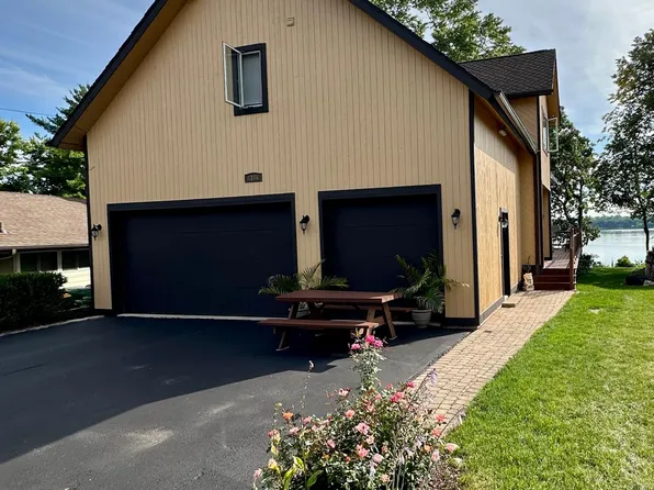 4106 W Lake Shore Dr, Wonder Lake, IL 60097
