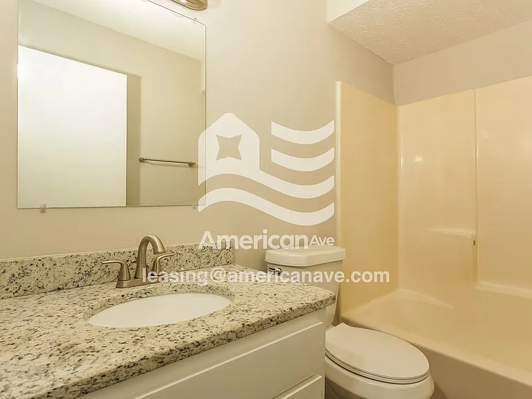 842725_009_wm_-_main_bathroom_12959874.jpg