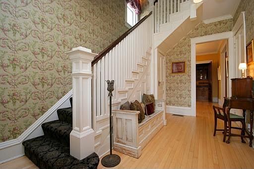 STAIR/ENTRANCE