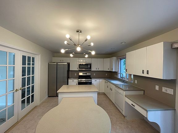 3rd image of 510 Roff Ave #A