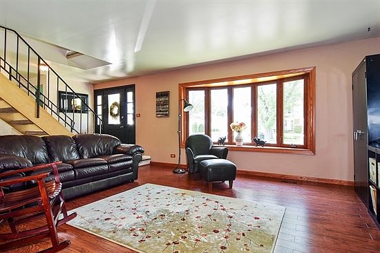 3rd image of 855 Summerfield Dr