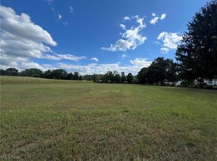 Mapleton St SE, East Canton, OH 44730