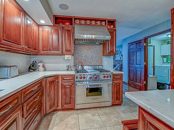 3rd image of 2823 Mackintosh Dr