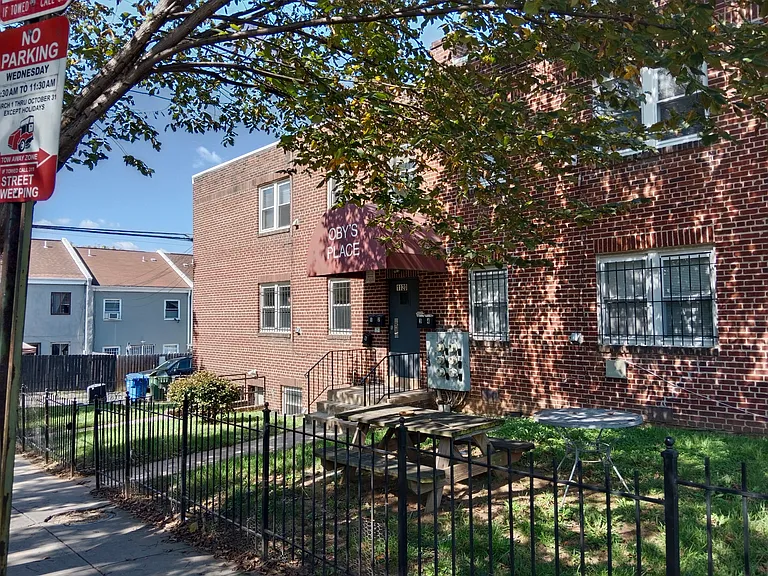 1120 Holbrook Ter NE #4 — Photo 11