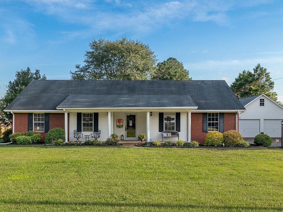 1st image of 690 Cedar Hill Ln