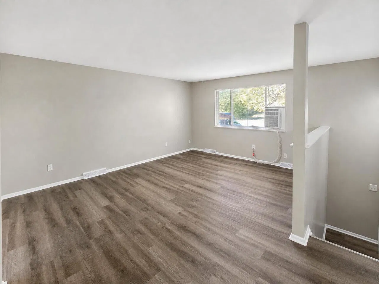 4 bed, 2.0 bath, 1978 sqft, $2,575 — Photo 2