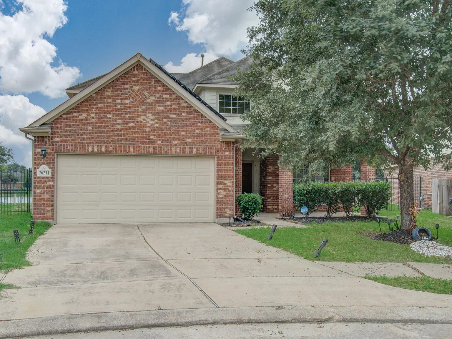 4 bed, 2.5 bath, 2394 sqft, $2,750 — Photo 2