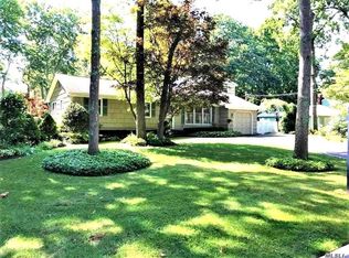 92 Hillside Ave, Saint James, NY 11780