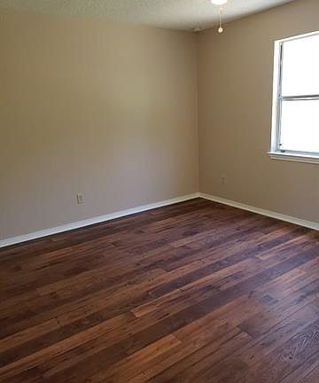 4th image of 413 W Standifer St #B